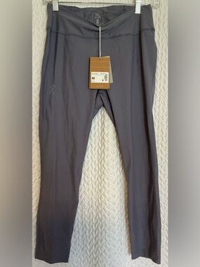 On Running Women’s Slim Performance Joggers in Charcoal